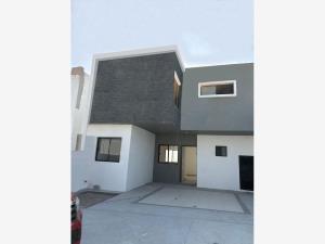 Casa en venta en Residencial Rincón de San Vicente, Saltillo, Coahuila de Zaragoza Casa en venta en Residencial Rincón de San Vicente, Saltillo, Coahuila de Zaragoza