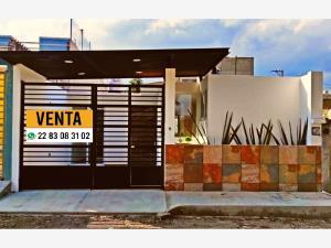 Casa en venta en 2 de Enero, Coatepec, Veracruz de Ignacio de la Llave Casa en venta en 2 de Enero, Coatepec, Veracruz de Ignacio de la Llave