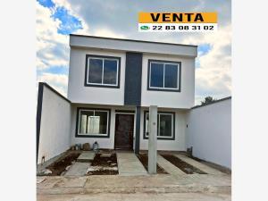 Casa en venta en Los Lirios, Coatepec, Veracruz de Ignacio de la Llave Casa en venta en Los Lirios, Coatepec, Veracruz de Ignacio de la Llave