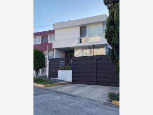 Casa en venta en Ciudad Satelite, Naucalpan de Juárez, México Casa en venta en Ciudad Satelite, Naucalpan de Juárez, México