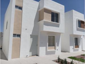 Casa en venta en Los Sauces, Torreón, Coahuila - Zona residencial con amenidades Casa en venta en Los Sauces, Torreón, Coahuila - Zona residencial con amenidades
