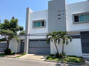 Casa en venta en Las Fincas, Jiutepec, Morelos Casa en venta en Las Fincas, Jiutepec, Morelos