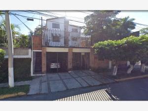 Casa en venta en La Parota, Cuernavaca, Morelos Casa en venta en La Parota, Cuernavaca, Morelos