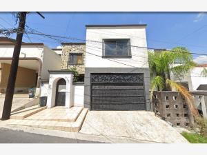 Casa en venta en Las Cumbres, Monterrey, Nuevo León Casa en venta en Las Cumbres, Monterrey, Nuevo León