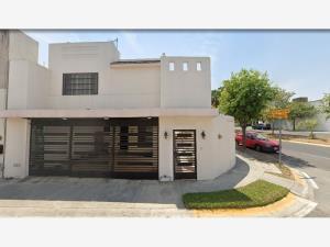 Casa en venta en Cumbres Madeira, Monterrey, Nuevo León Casa en venta en Cumbres Madeira, Monterrey, Nuevo León