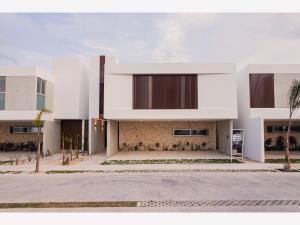 Casa en venta en Xcanatún, Mérida, Yucatán Casa en venta en Xcanatún, Mérida, Yucatán