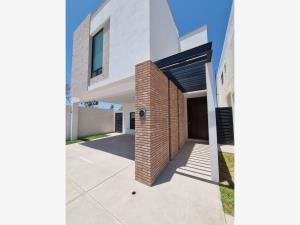 Casa en venta en La Rioja Residencial, Torreón, Coahuila de Zaragoza Casa en venta en La Rioja Residencial, Torreón, Coahuila de Zaragoza