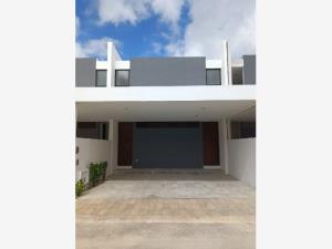 Casa en venta en Residencial Xcanatún, Mérida, Yucatán Casa en venta en Residencial Xcanatún, Mérida, Yucatán