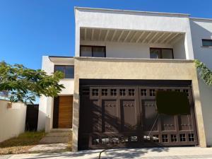 Casa en venta en Pirules Residencial, León, Guanajuato Casa en venta en Pirules Residencial, León, Guanajuato