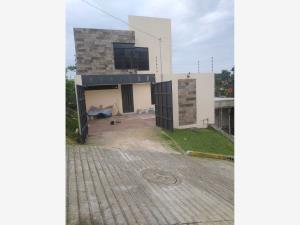 Casa en venta en Lomas de Tzompantle, Cuernavaca, Morelos Casa en venta en Lomas de Tzompantle, Cuernavaca, Morelos