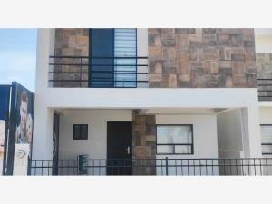 Casa en venta en Valle de los Almendros, Torreón, Coahuila de Zaragoza Casa en venta en Valle de los Almendros, Torreón, Coahuila de Zaragoza