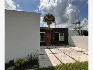 Casa en venta en Conjunto Habitacional Tinajitas, Medellín de Bravo, Veracruz de Ignacio de la Llave Casa en venta en Conjunto Habitacional Tinajitas, Medellín de Bravo, Veracruz de Ignacio de la Llave