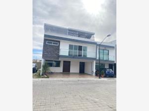 Casa en Venta en San Andrés Cholula con Jardín y Jacuzzi Casa en Venta en San Andrés Cholula con Jardín y Jacuzzi