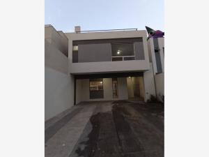 Casa en venta en Cerradas de Cumbres, Monterrey, Nuevo León Casa en venta en Cerradas de Cumbres, Monterrey, Nuevo León