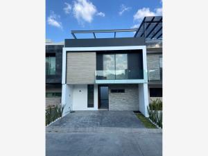 Casa en venta en Residencial Bosque Cedros, Tlajomulco de Zúñiga, Jalisco Casa en venta en Residencial Bosque Cedros, Tlajomulco de Zúñiga, Jalisco