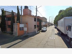 Casa en venta en Bosques de Aragon, Nezahualcóyotl, México Casa en venta en Bosques de Aragon, Nezahualcóyotl, México