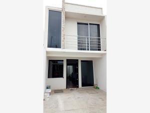 Casa en venta en Jacarandas, Pátzcuaro, Michoacán de Ocampo Casa en venta en Jacarandas, Pátzcuaro, Michoacán de Ocampo