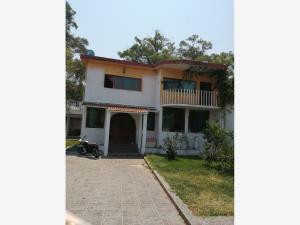 Casa en venta en Pedregal de las Fuentes, Jiutepec, Morelos Casa en venta en Pedregal de las Fuentes, Jiutepec, Morelos