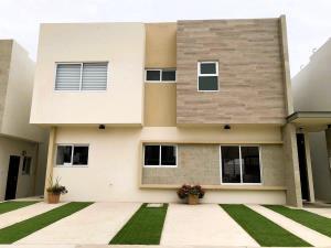 Casa en venta en Santa Fe, Tijuana, Baja California Casa en venta en Santa Fe, Tijuana, Baja California