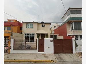 Casa en venta en Jardines de San Mateo, Naucalpan de Juárez, México Casa en venta en Jardines de San Mateo, Naucalpan de Juárez, México
