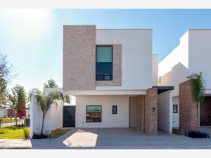 Casa en venta en La Rioja Residencial, Torreón, Coahuila de Zaragoza Casa en venta en La Rioja Residencial, Torreón, Coahuila de Zaragoza