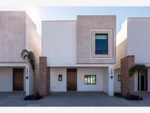Casa en venta en La Rioja Residencial, Torreón, Coahuila de Zaragoza Casa en venta en La Rioja Residencial, Torreón, Coahuila de Zaragoza