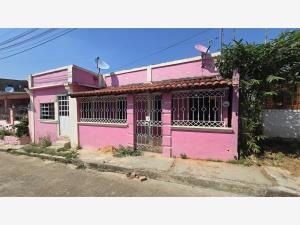 Casa en venta en Lindavista, Acayucan, Veracruz de Ignacio de la Llave Casa en venta en Lindavista, Acayucan, Veracruz de Ignacio de la Llave