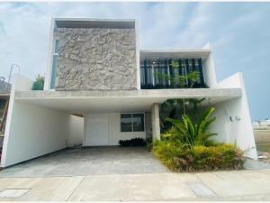 Casa en venta en Lomas del Dorado, Boca del Río, Veracruz de Ignacio de la Llave Casa en venta en Lomas del Dorado, Boca del Río, Veracruz de Ignacio de la Llave