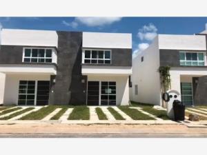 Casa en venta en Playa del Carmen Centro, Solidaridad, Quintana Roo Casa en venta en Playa del Carmen Centro, Solidaridad, Quintana Roo