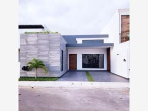 Casa en venta en Lomas de la Rioja, Alvarado, Veracruz de Ignacio de la Llave Casa en venta en Lomas de la Rioja, Alvarado, Veracruz de Ignacio de la Llave