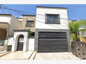 Casa en remate en Las Cumbres, Monterrey, Nuevo León Casa en remate en Las Cumbres, Monterrey, Nuevo León