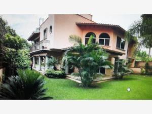 Casa en venta en Las Fincas, Jiutepec, Morelos Casa en venta en Las Fincas, Jiutepec, Morelos