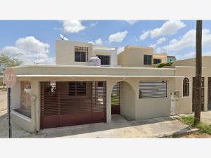 Casa en venta en Girasoles de Opichen, Mérida, Yucatán Casa en venta en Girasoles de Opichen, Mérida, Yucatán