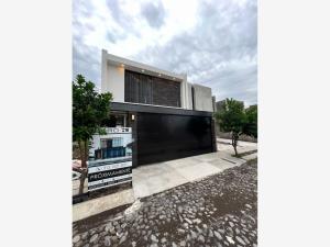 Casa en venta en Residencial Valle Verde, Colima, Colima Casa en venta en Residencial Valle Verde, Colima, Colima