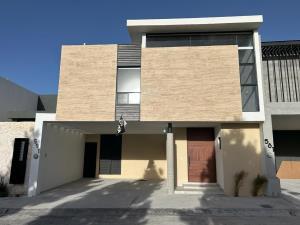 Casa en venta en Rincón de los Encinos, Saltillo, Coahuila de Zaragoza Casa en venta en Rincón de los Encinos, Saltillo, Coahuila de Zaragoza