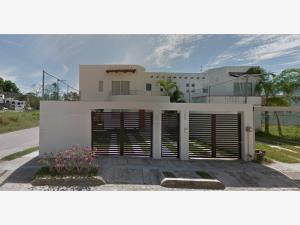 Casa en remate en Delfines, Puerto Vallarta, Jalisco Casa en remate en Delfines, Puerto Vallarta, Jalisco