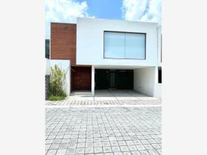 Casa en venta en San Bernardino Tlaxcalancingo, San Andrés Cholula, Puebla Casa en venta en San Bernardino Tlaxcalancingo, San Andrés Cholula, Puebla