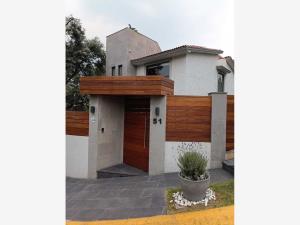 Casa en venta en Club de Golf Chiluca, Atizapán de Zaragoza, México Casa en venta en Club de Golf Chiluca, Atizapán de Zaragoza, México