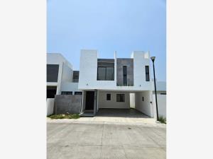 Casa en venta en Las Lomas Residencial, Alvarado, Veracruz de Ignacio de la Llave Casa en venta en Las Lomas Residencial, Alvarado, Veracruz de Ignacio de la Llave