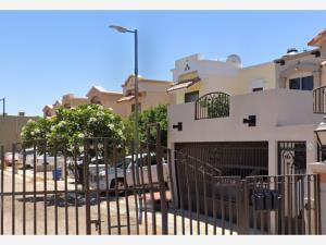 Casa en remate en Puerta Real Residencial, Hermosillo, Sonora Casa en remate en Puerta Real Residencial, Hermosillo, Sonora