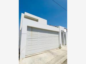 Casa en venta en Valle del Sur 2, Tijuana, Baja California Casa en venta en Valle del Sur 2, Tijuana, Baja California
