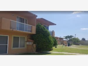 Casa en remate en Rinconada de Xochitepec, Xochitepec, Morelos Casa en remate en Rinconada de Xochitepec, Xochitepec, Morelos