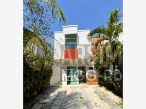 Casa en venta en Playa Azul, Solidaridad, Quintana Roo Casa en venta en Playa Azul, Solidaridad, Quintana Roo