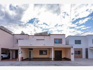 Casa en venta en Los Viñedos, Torreón, Coahuila de Zaragoza Casa en venta en Los Viñedos, Torreón, Coahuila de Zaragoza