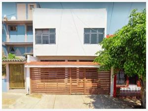 Casa en venta en Jardines de La Cruz 1a. Sección, Guadalajara, Jalisco Casa en venta en Jardines de La Cruz 1a. Sección, Guadalajara, Jalisco