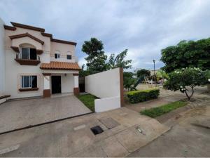 Casa en venta en Versalles, Culiacán, Sinaloa Casa en venta en Versalles, Culiacán, Sinaloa