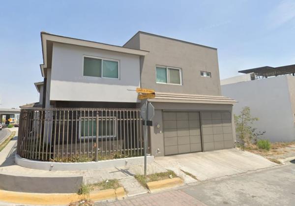 Casa en venta en Colonial Cumbres, Monterrey, Nuevo León Casa en venta en Colonial Cumbres, Monterrey, Nuevo León