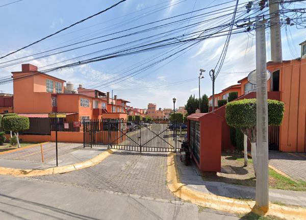Casa en remate en Valle del Tenayo, Tlalnepantla de Baz, México Casa en remate en Valle del Tenayo, Tlalnepantla de Baz, México