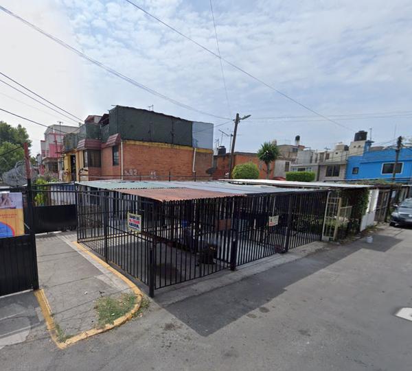 Casa en remate en Los Reyes Ixtacala 2da. Sección, Tlalnepantla de Baz, México Casa en remate en Los Reyes Ixtacala 2da. Sección, Tlalnepantla de Baz, México