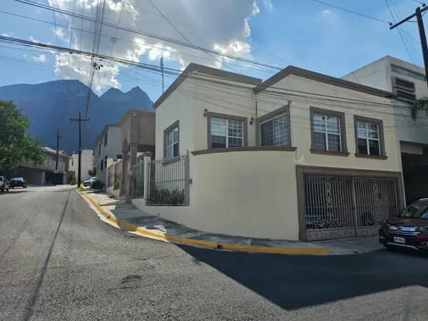 Casa en venta en Las Cumbres, Monterrey, Nuevo León Casa en venta en Las Cumbres, Monterrey, Nuevo León